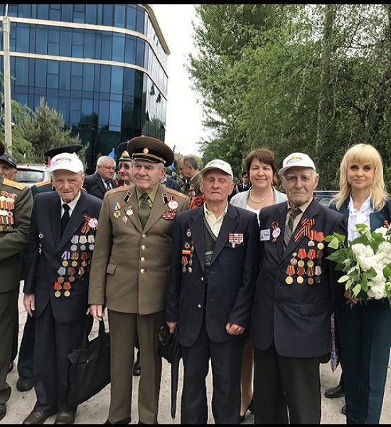 Церемония открытия памятника Советскому солдату