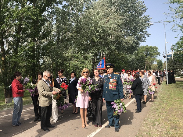 Возложение цветов к мемориалу в Кумженской роще
